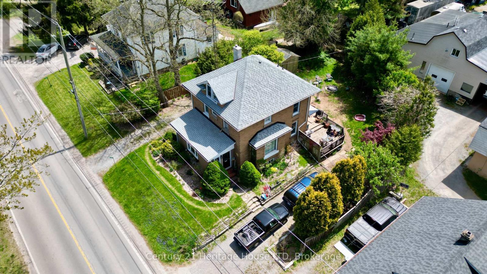 272 Canboro Road, Pelham (Fonthill), Ontario  L0S 1M0 - Photo 1 - X12207974