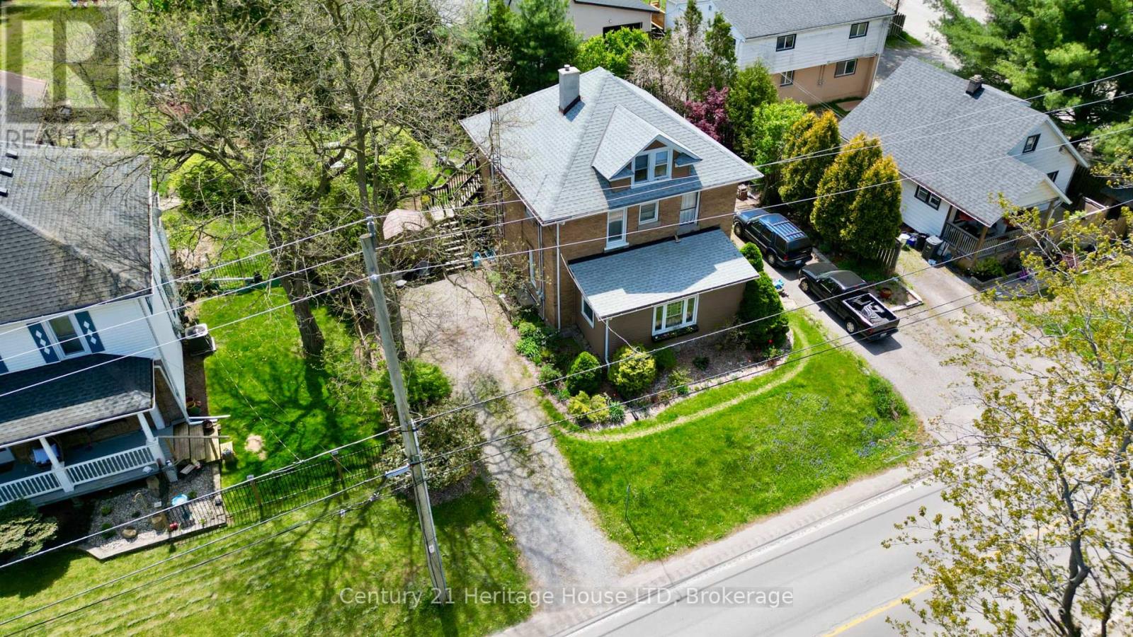272 Canboro Road, Pelham (Fonthill), Ontario  L0S 1M0 - Photo 2 - X12207974