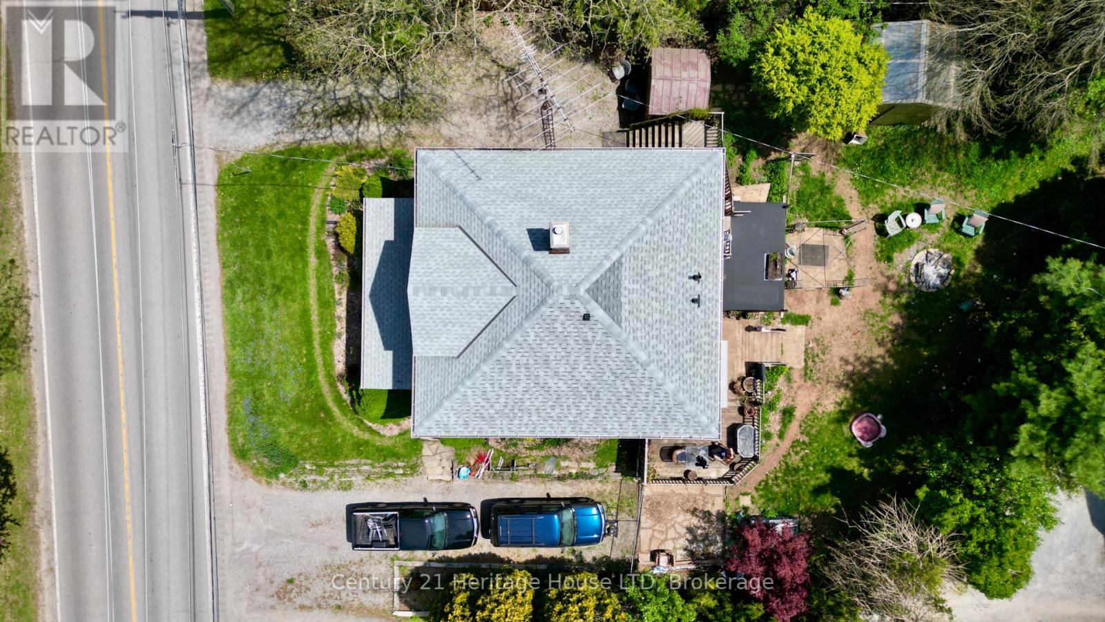 272 Canboro Road, Pelham (Fonthill), Ontario  L0S 1M0 - Photo 4 - X12207974