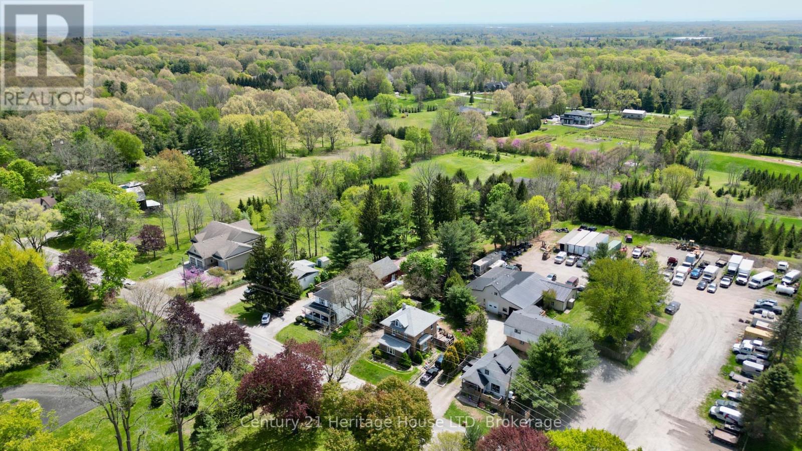 272 Canboro Road, Pelham (Fonthill), Ontario  L0S 1M0 - Photo 5 - X12207974