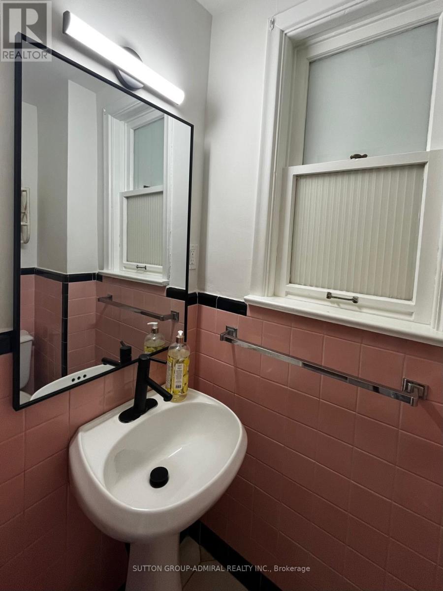 137 Evelyn Avenue, Toronto, Ontario  M6P 2Z6 - Photo 13 - W12088376