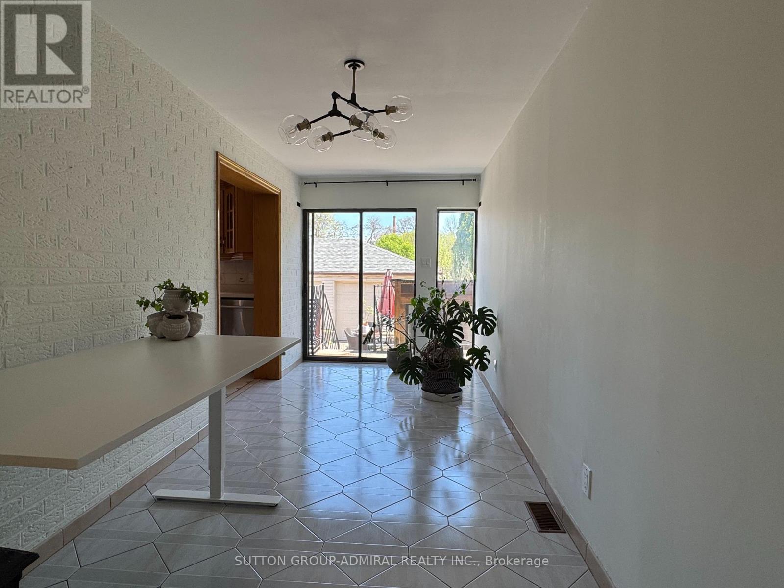 137 Evelyn Avenue, Toronto, Ontario  M6P 2Z6 - Photo 14 - W12088376
