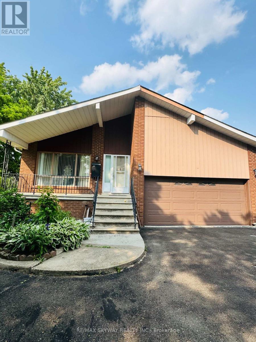 15 Maidstone Crescent, Brampton, Ontario  L6S 2Z4 - Photo 2 - W12203402