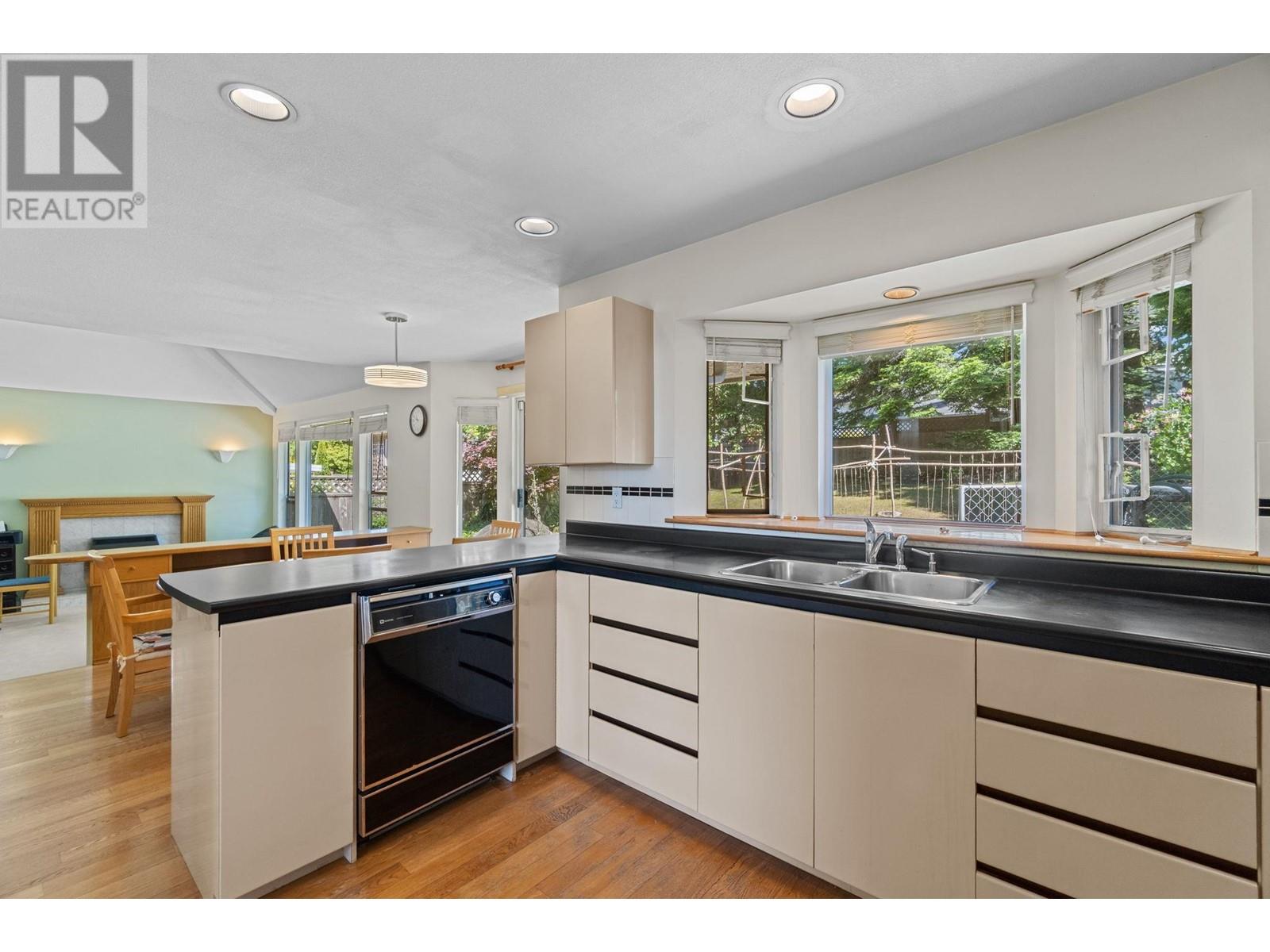 5275 Mckee Street, Burnaby, British Columbia  V5J 2T7 - Photo 12 - R3013013