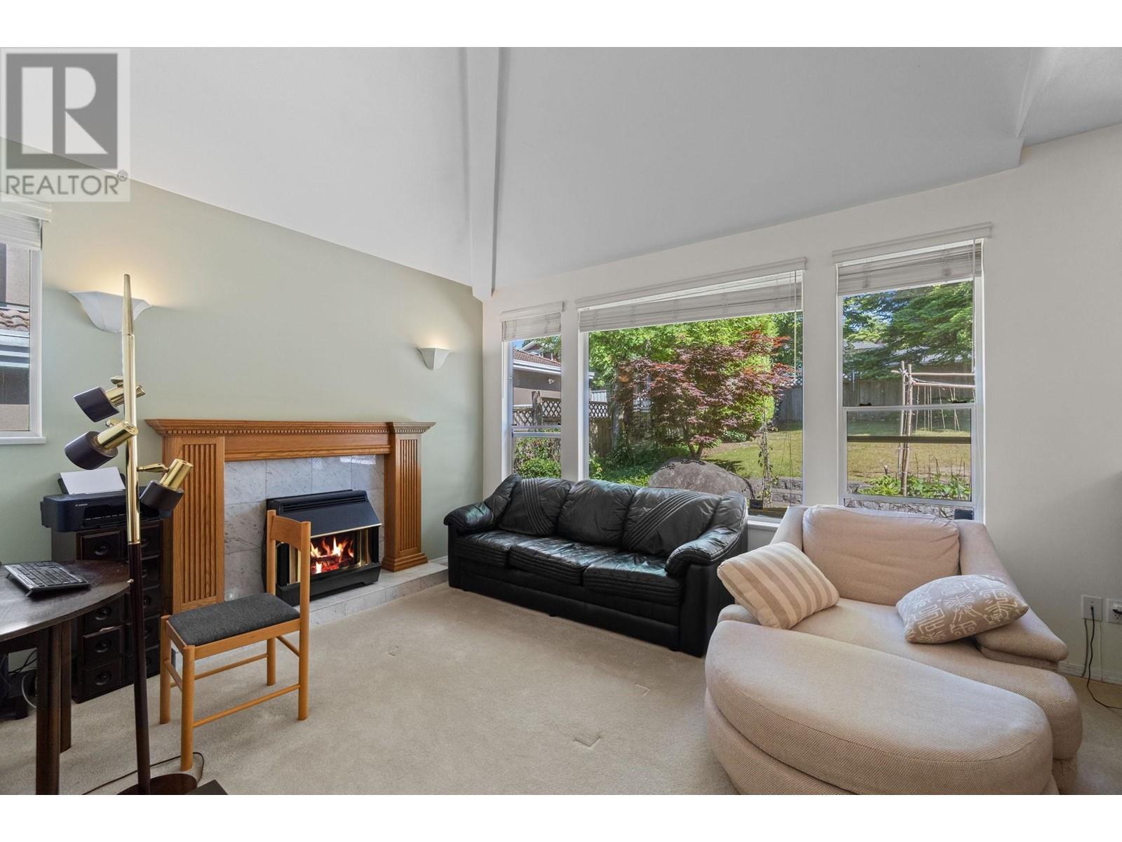5275 Mckee Street, Burnaby, British Columbia  V5J 2T7 - Photo 2 - R3013013