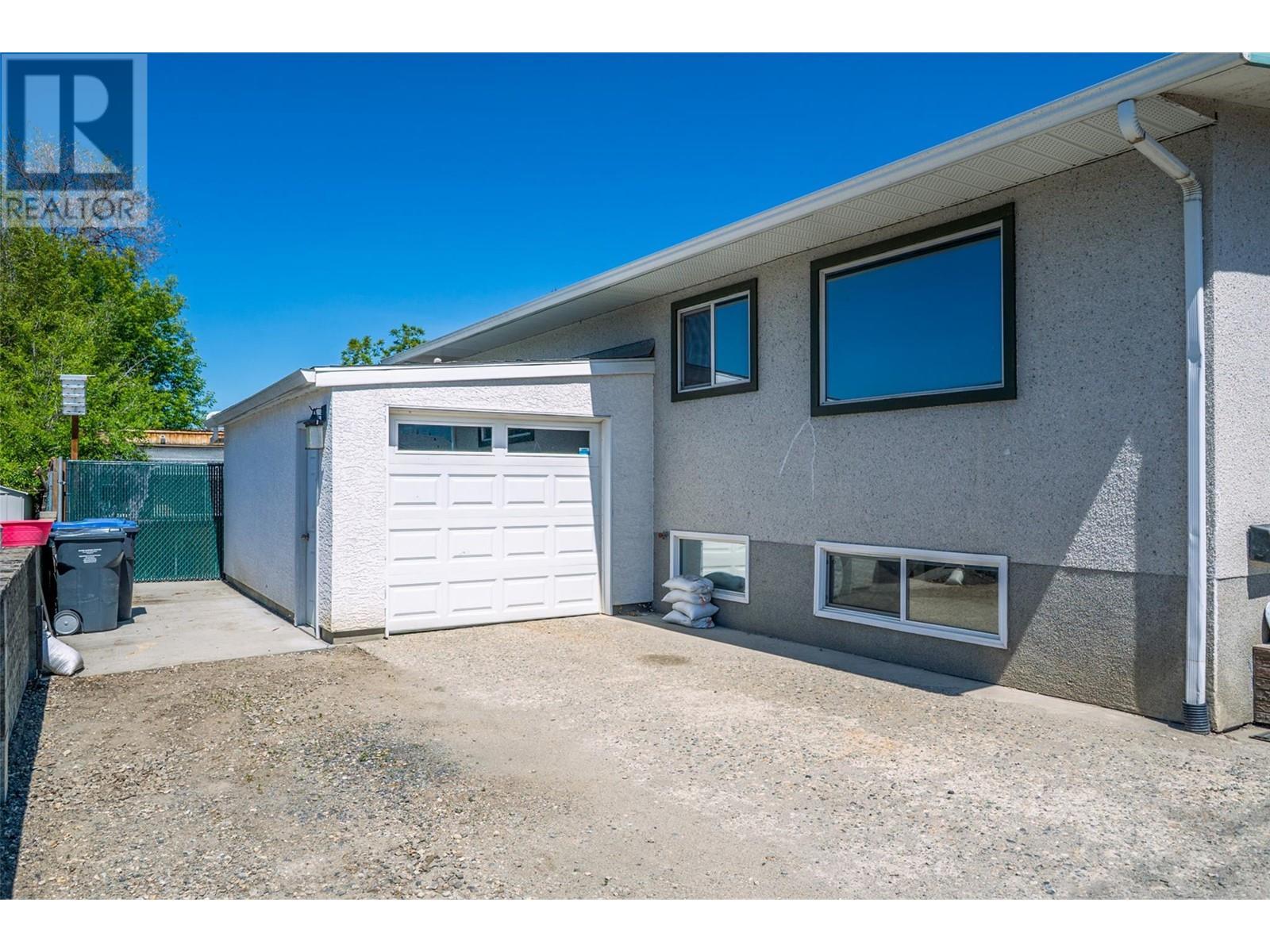 2946 Springfield Road, Kelowna, British Columbia  V1X 4N7 - Photo 2 - 10349437