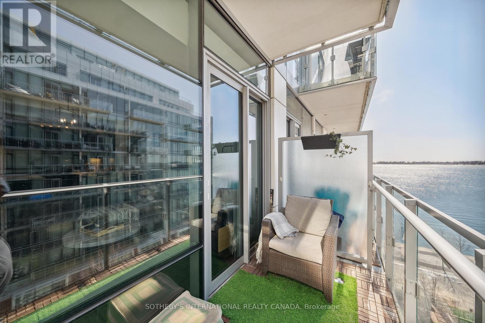 726 - 39 QUEENS QUAY E, Toronto, Ontario