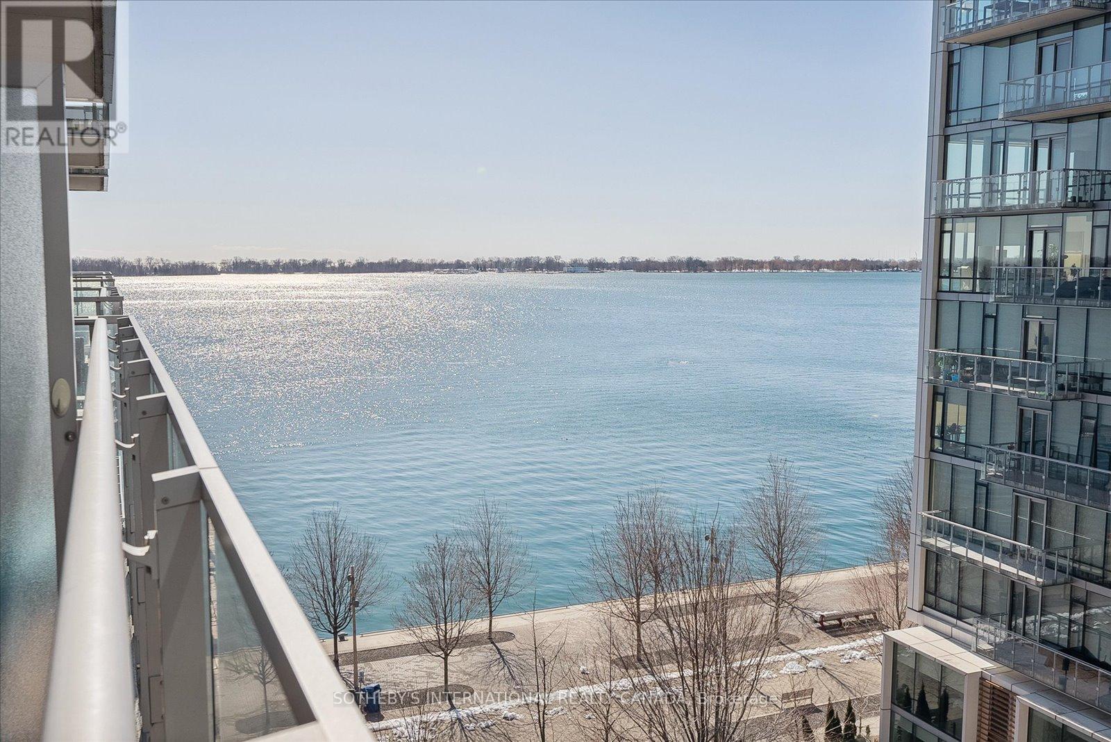 726 - 39 Queens Quay E, Toronto, Ontario  M5A 0A5 - Photo 2 - C12207914