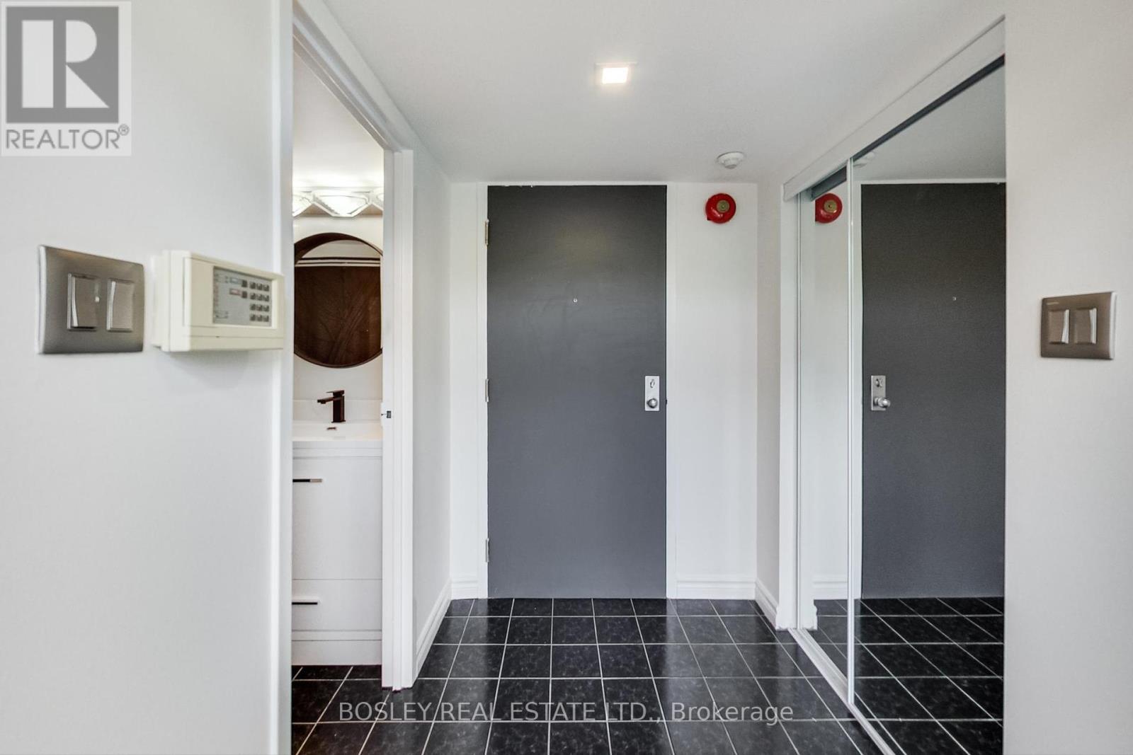 202 - 393 King Street E, Toronto (Moss Park), Ontario  M5A 1L3 - Photo 2 - C12208001