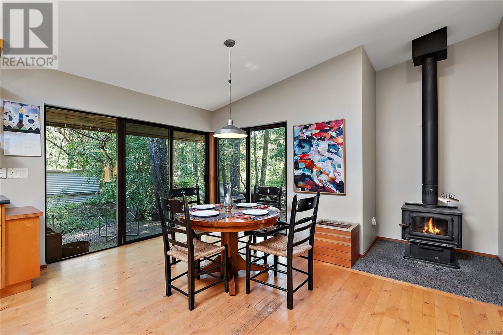 Property at 295 Viaduct Ave W image 4