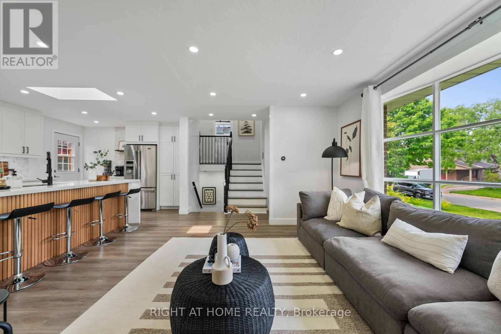 820 Zator Avenue, Pickering (Bay Ridges), Ontario  L1W 1Y1 - Photo 1 - E12207900