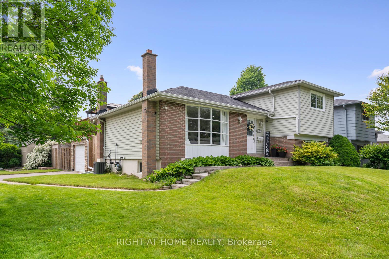820 Zator Avenue, Pickering (Bay Ridges), Ontario  L1W 1Y1 - Photo 2 - E12207900