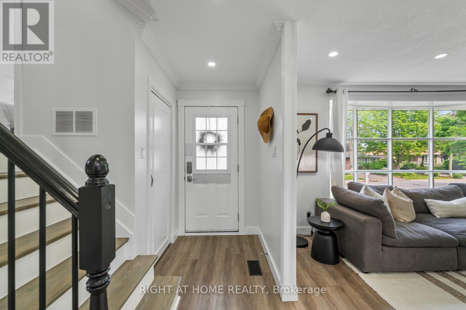 820 Zator Avenue, Pickering (Bay Ridges), Ontario  L1W 1Y1 - Photo 3 - E12207900
