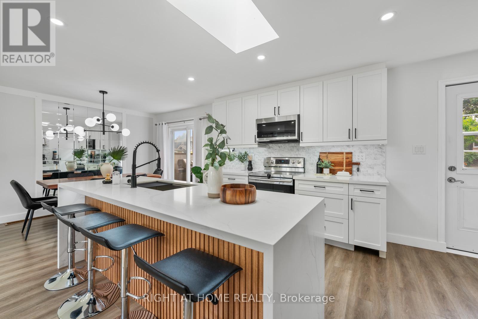 820 Zator Avenue, Pickering (Bay Ridges), Ontario  L1W 1Y1 - Photo 8 - E12207900