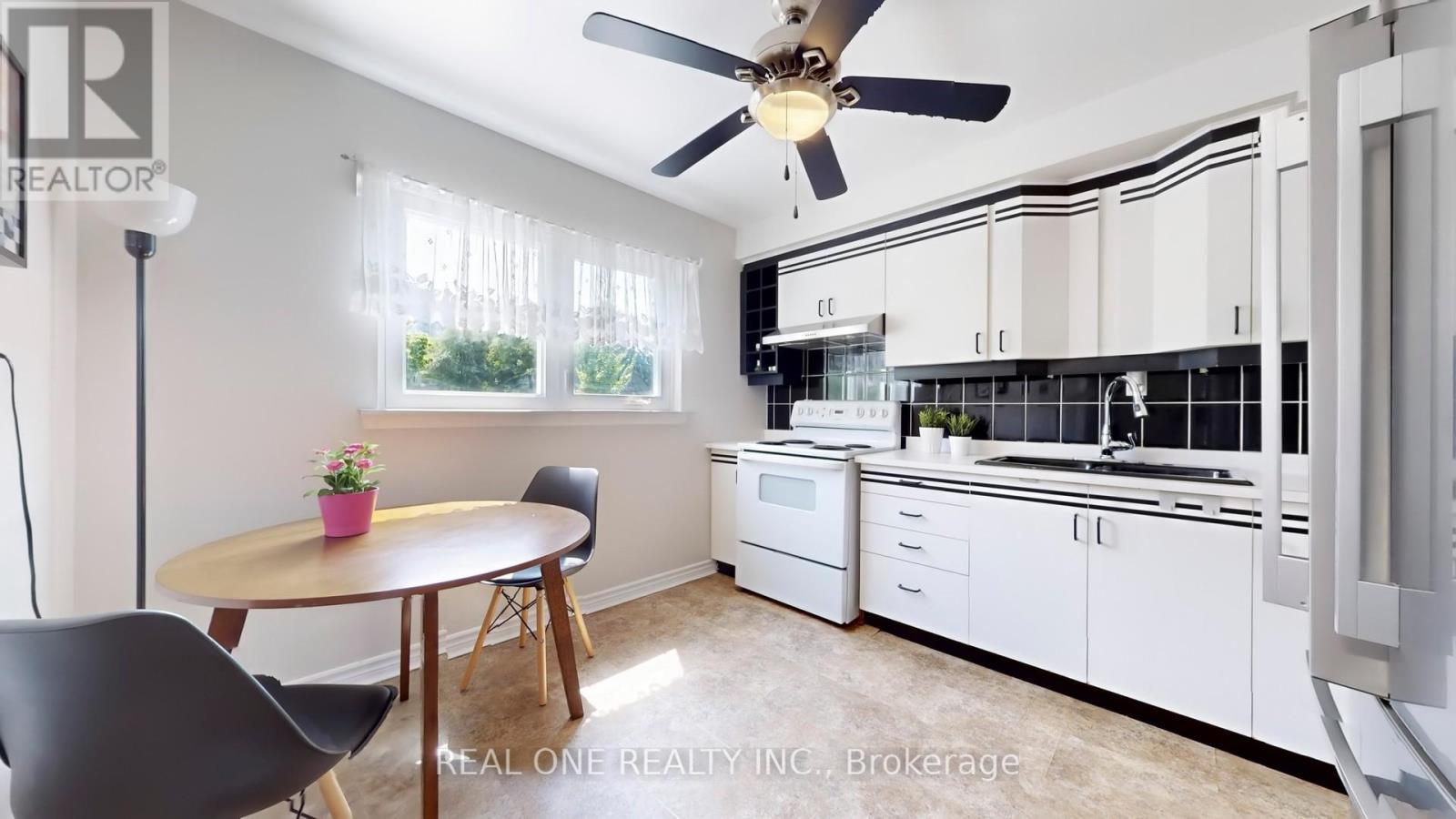 54 Bonis Avenue, Toronto, Ontario  M1T 2V1 - Photo 11 - E12207902