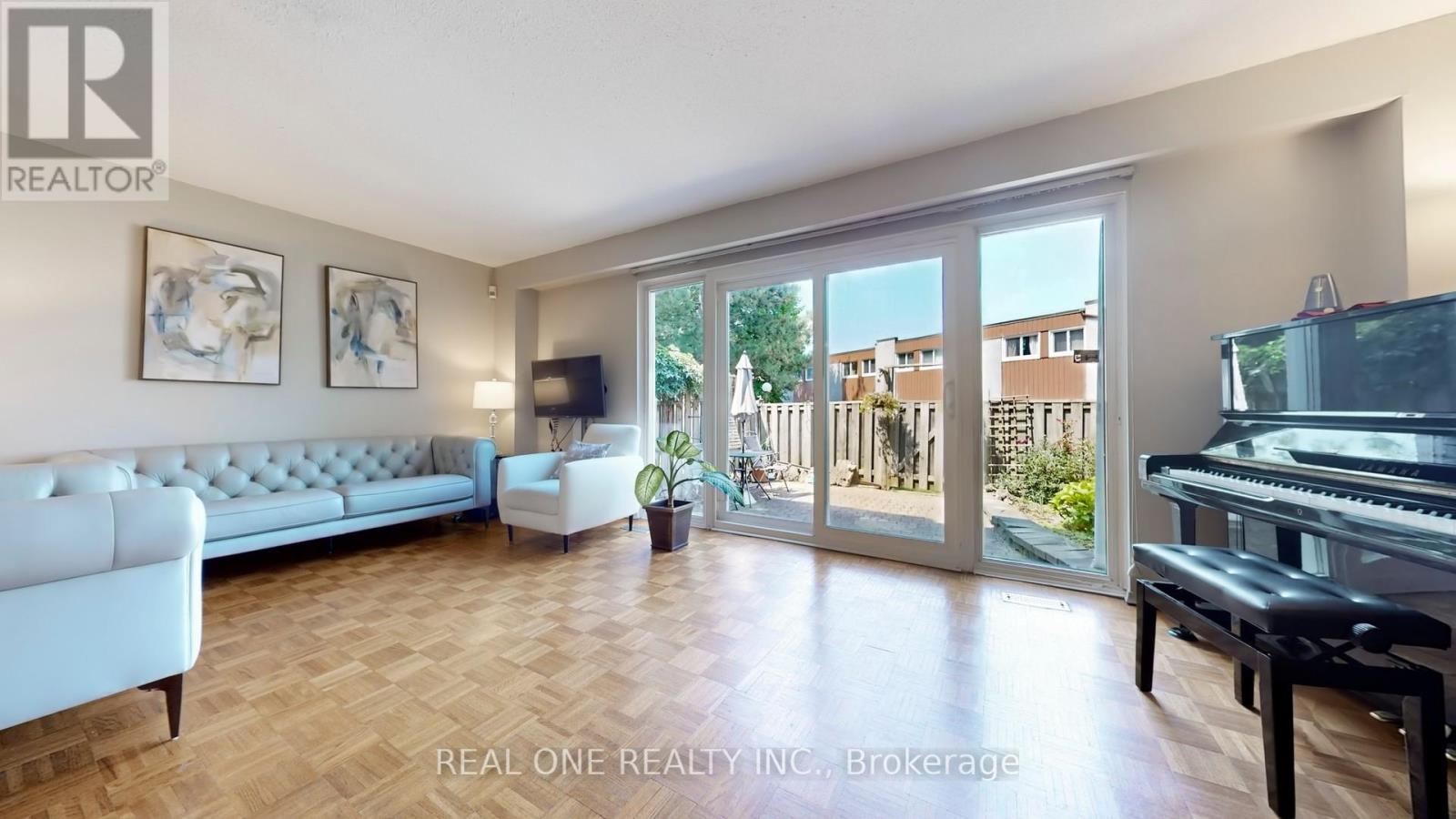 54 Bonis Avenue, Toronto, Ontario  M1T 2V1 - Photo 4 - E12207902