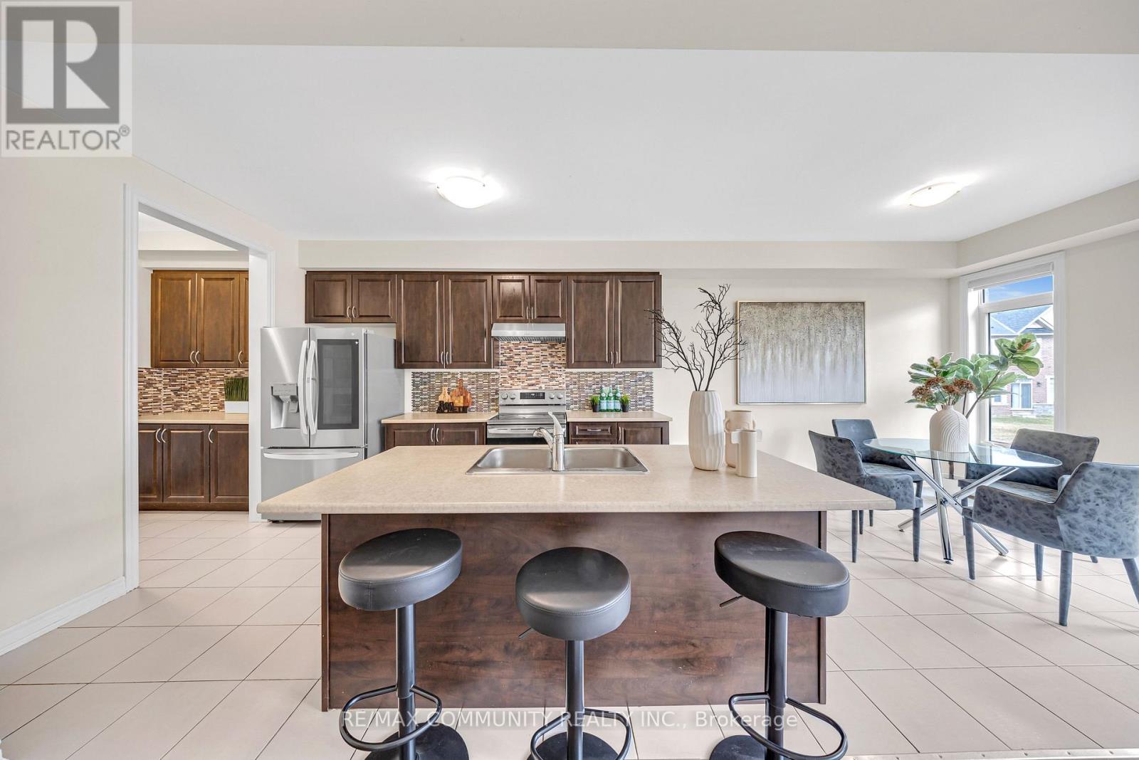 2205 Grainger Loop, Innisfil (Alcona), Ontario  L9S 0S6 - Photo 4 - N12207768