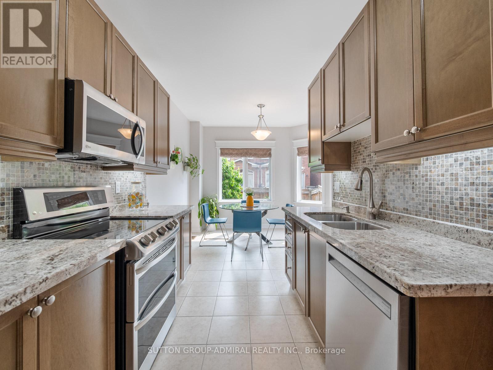 43 Mill River Drive, Vaughan (Patterson), Ontario  L6A 0Y9 - Photo 12 - N12207792