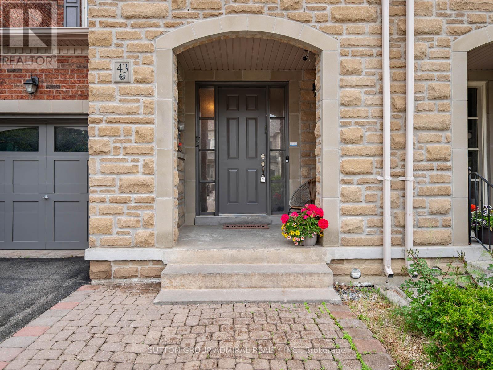 43 Mill River Drive, Vaughan (Patterson), Ontario  L6A 0Y9 - Photo 2 - N12207792