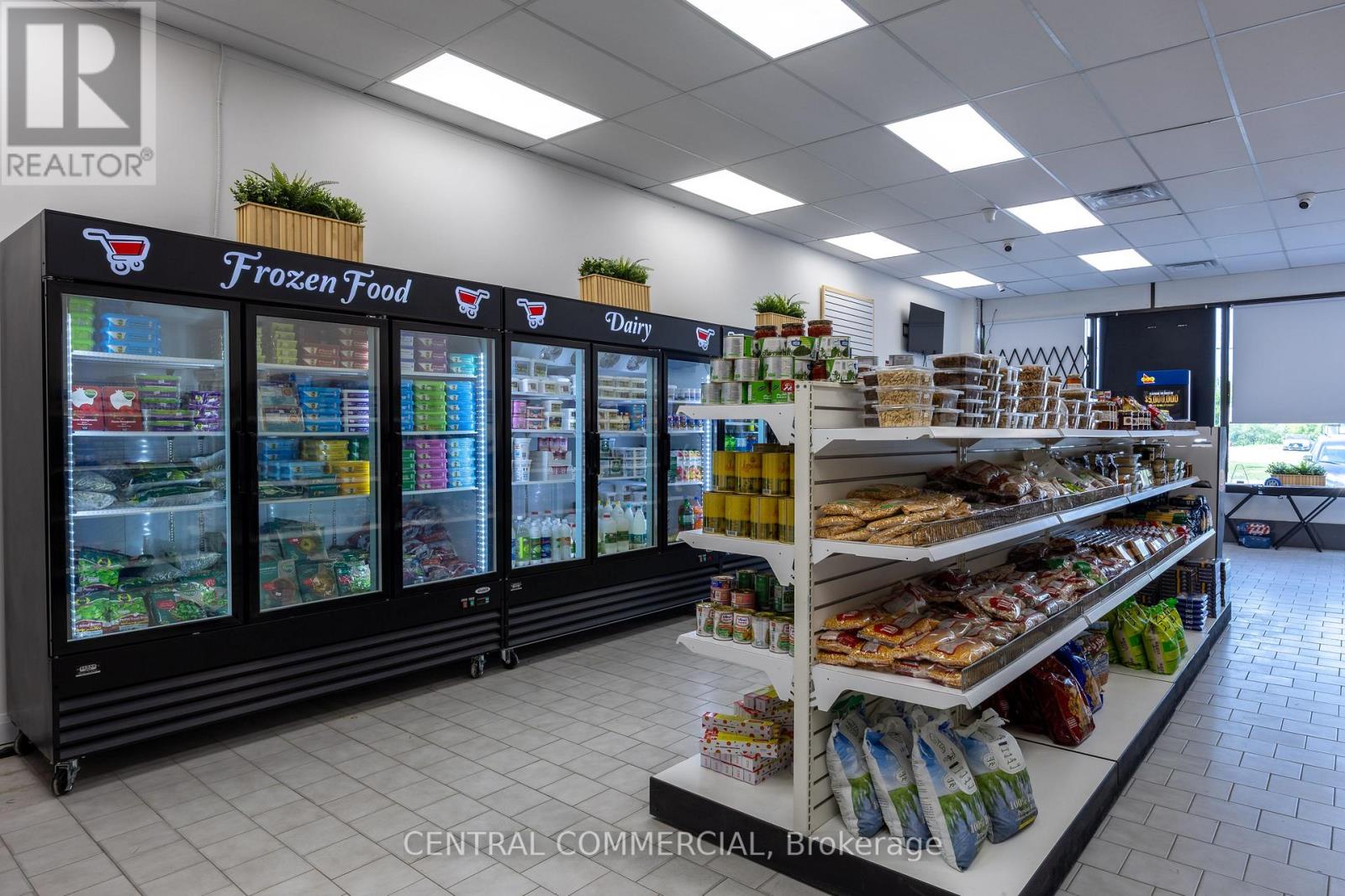 15461 Yonge Street, Aurora (Aurora Village), Ontario  L4G 1P3 - Photo 18 - N12207886