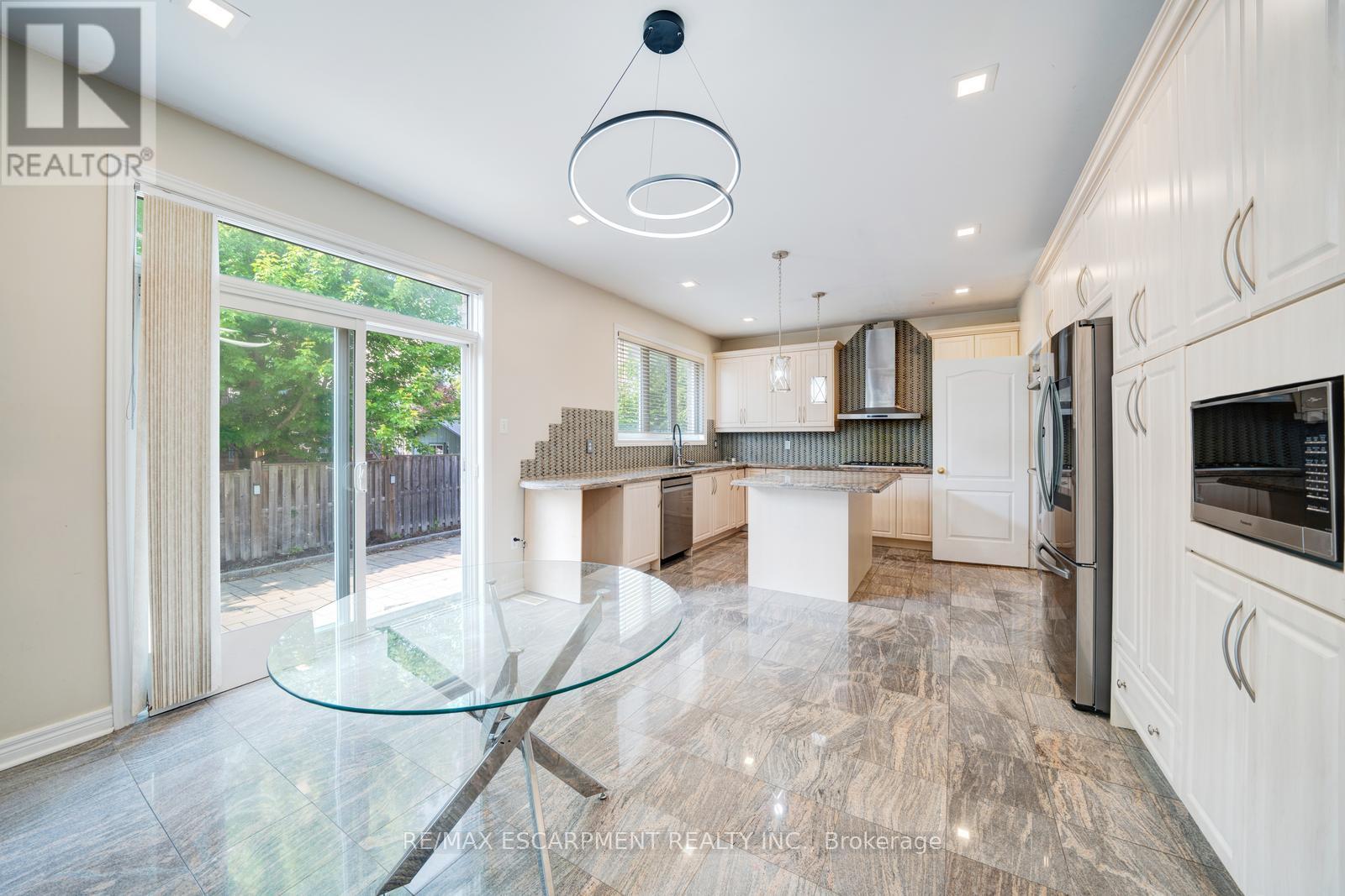 23 Grubin Avenue, Whitchurch-Stouffville, Ontario  L4A 0C4 - Photo 10 - N12208023