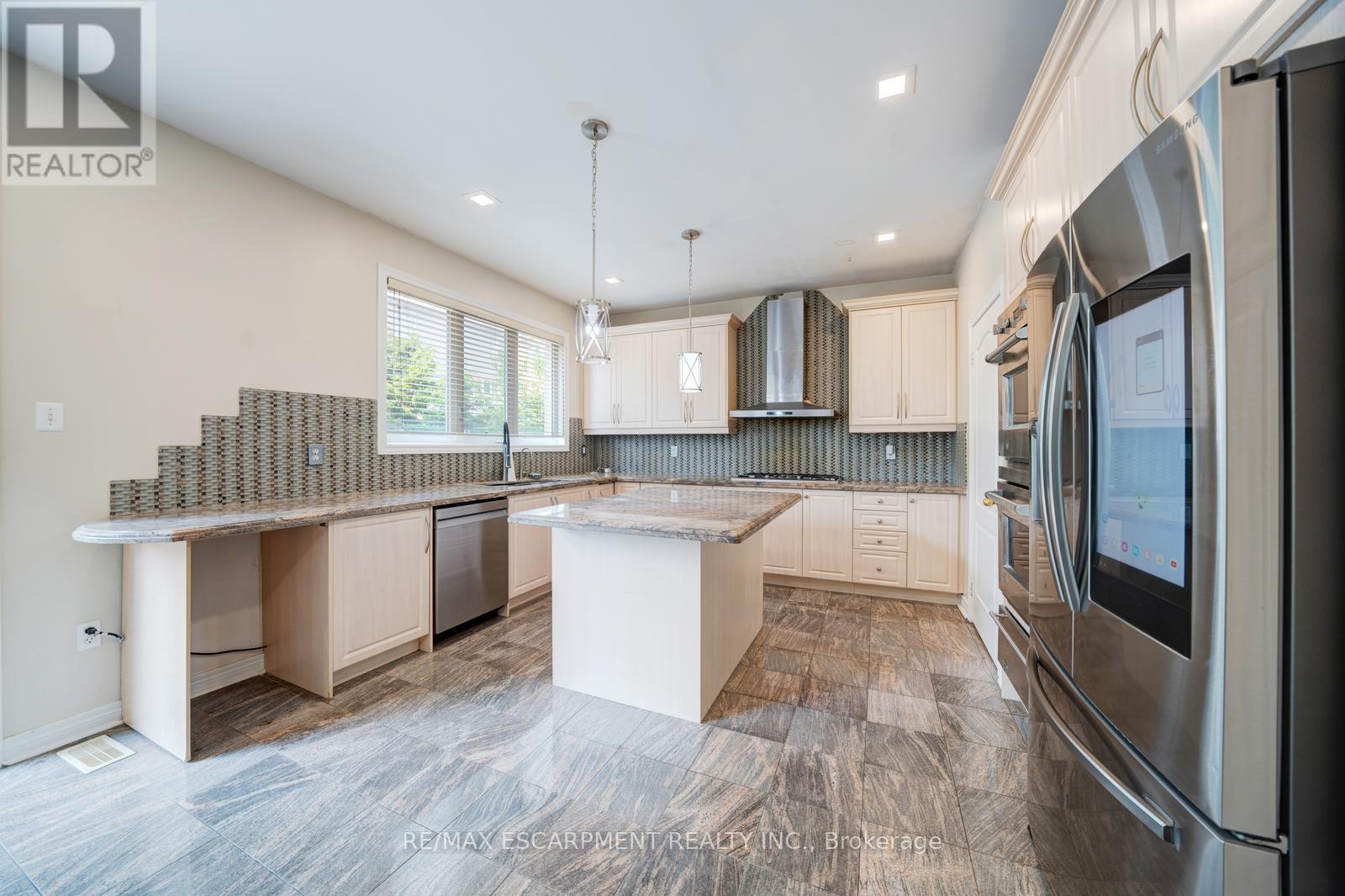23 Grubin Avenue, Whitchurch-Stouffville, Ontario  L4A 0C4 - Photo 11 - N12208023