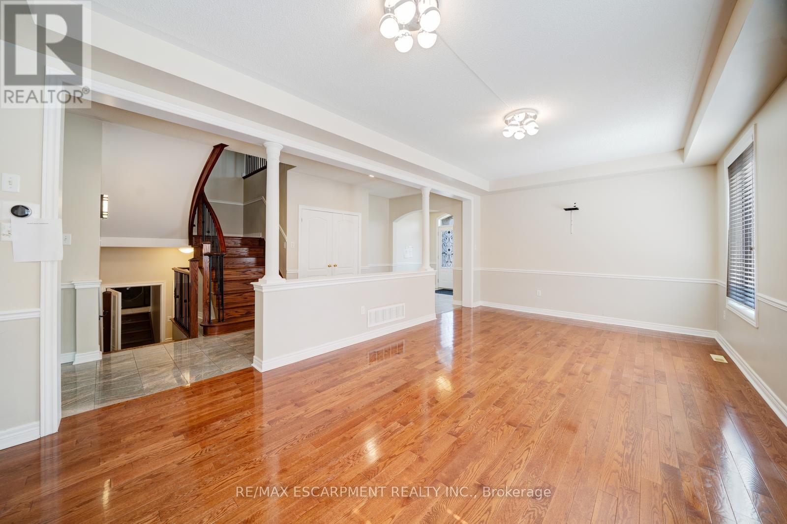 23 Grubin Avenue, Whitchurch-Stouffville, Ontario  L4A 0C4 - Photo 5 - N12208023