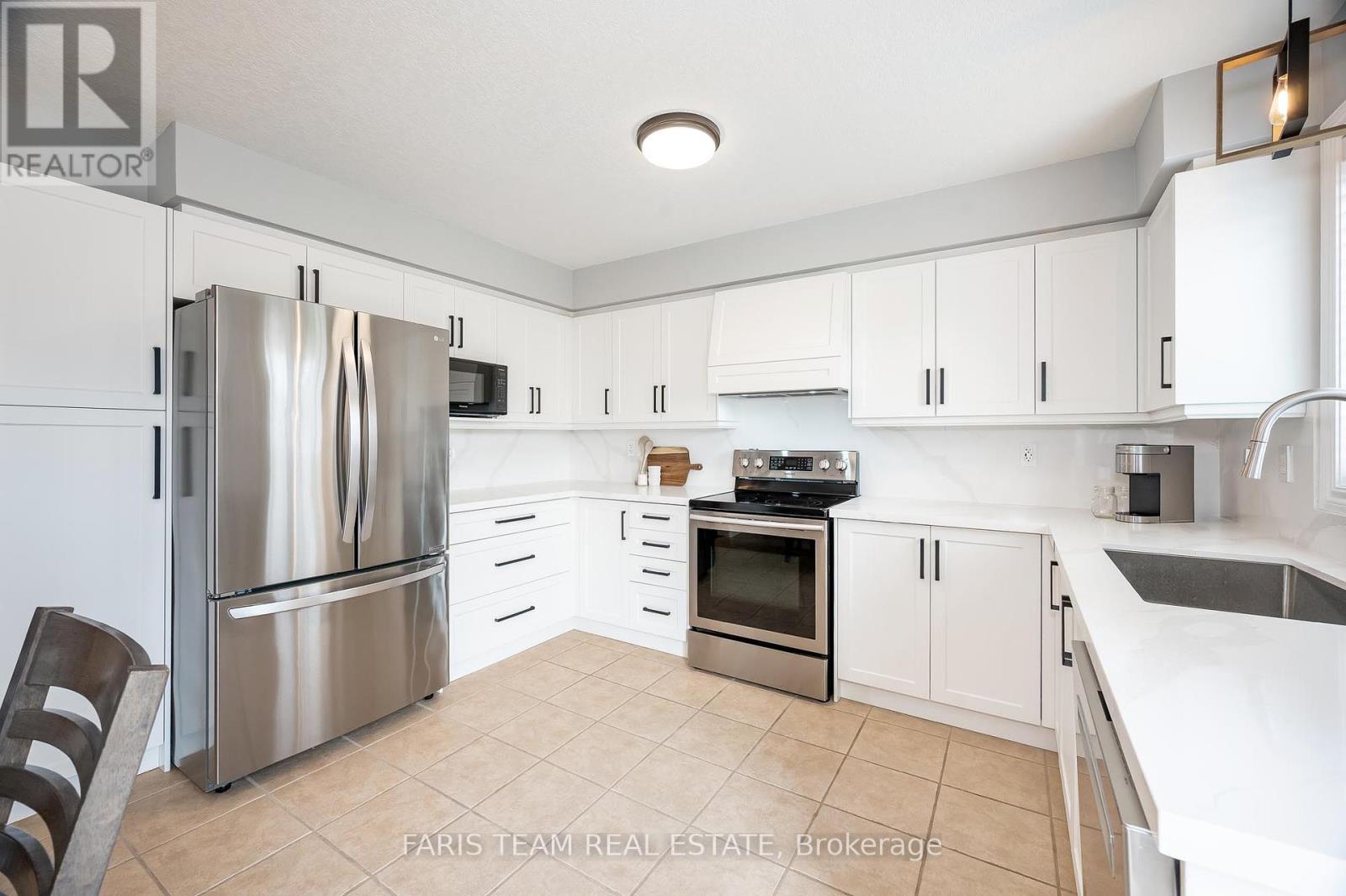 191 Birkhall Place, Barrie, Ontario  L4N 0K9 - Photo 3 - S12207773
