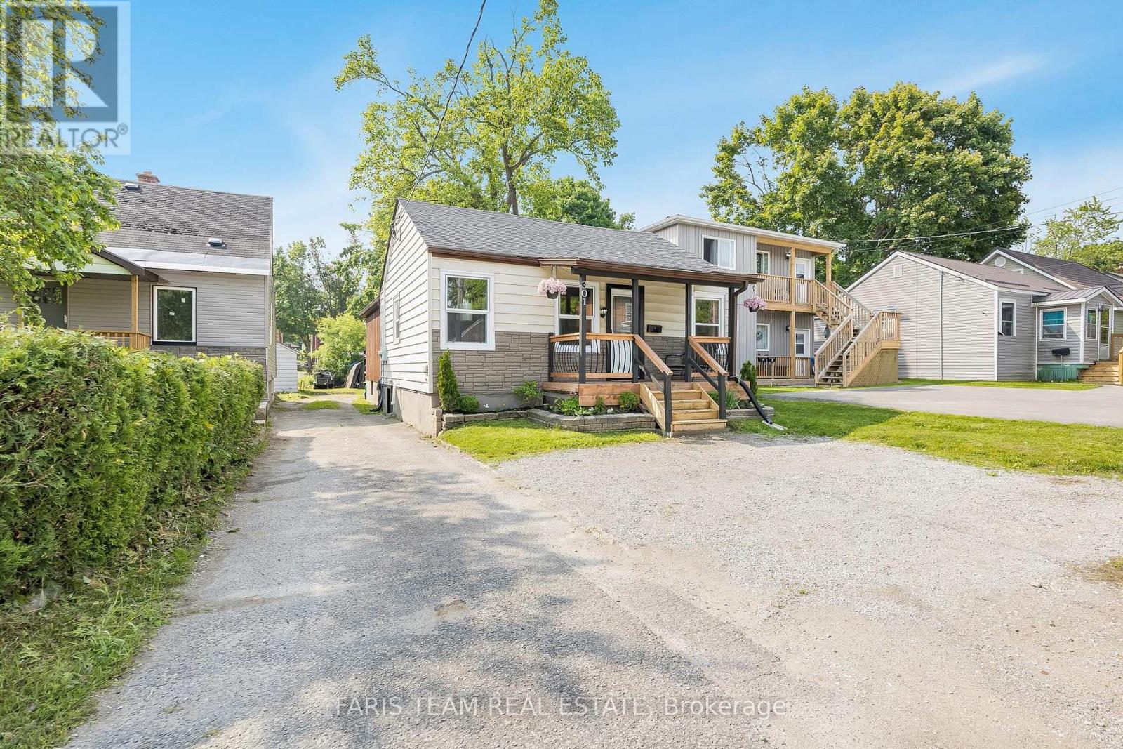 301 Mary Street, Orillia, Ontario  L3V 3E9 - Photo 2 - S12207820