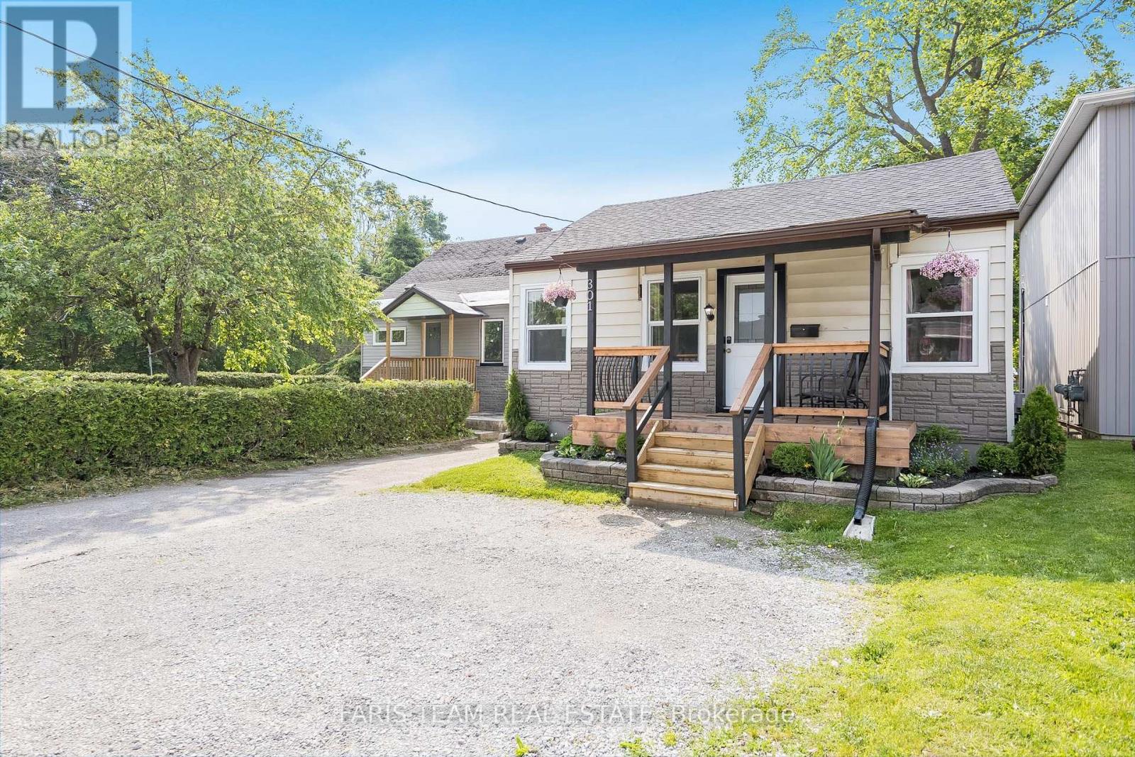 301 Mary Street, Orillia, Ontario  L3V 3E9 - Photo 3 - S12207820