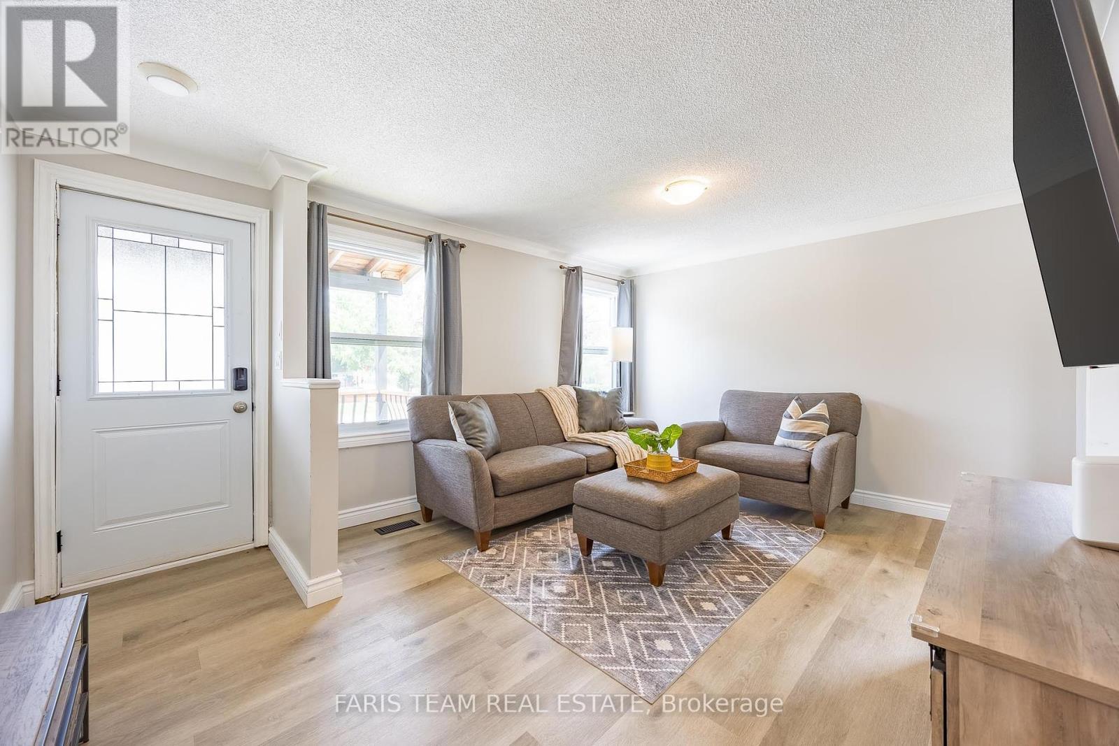 301 Mary Street, Orillia, Ontario  L3V 3E9 - Photo 9 - S12207820