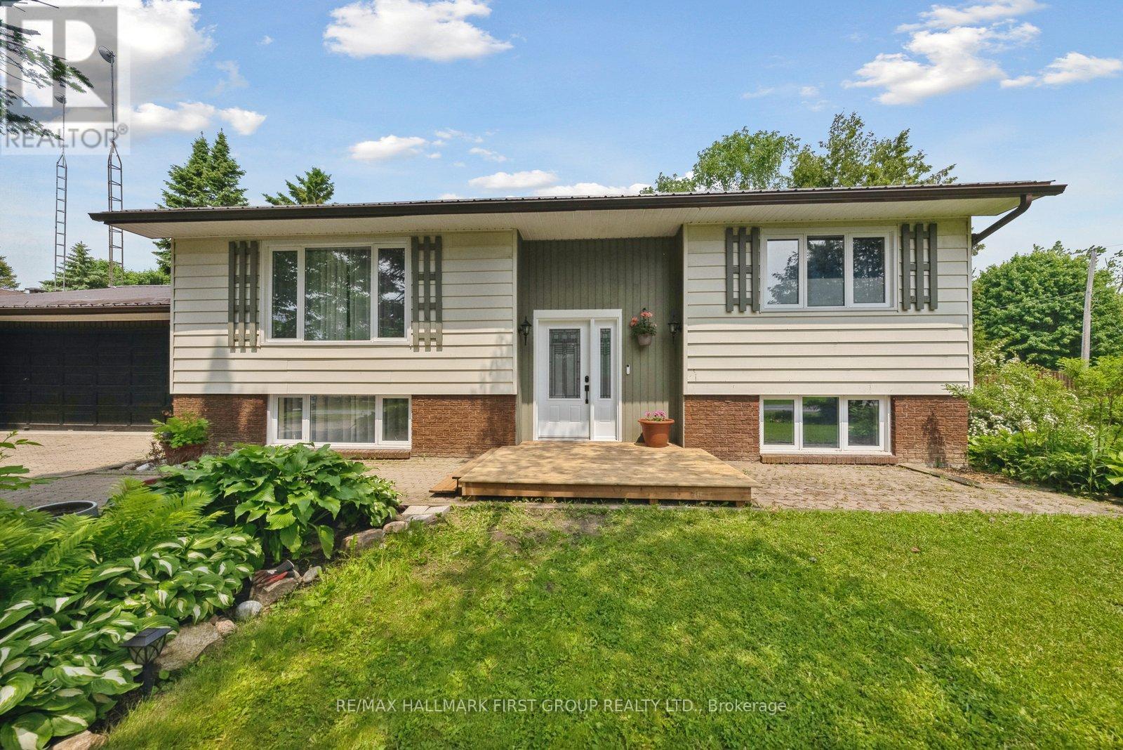 Property at 2738 STEPHEN DRIVE image 1