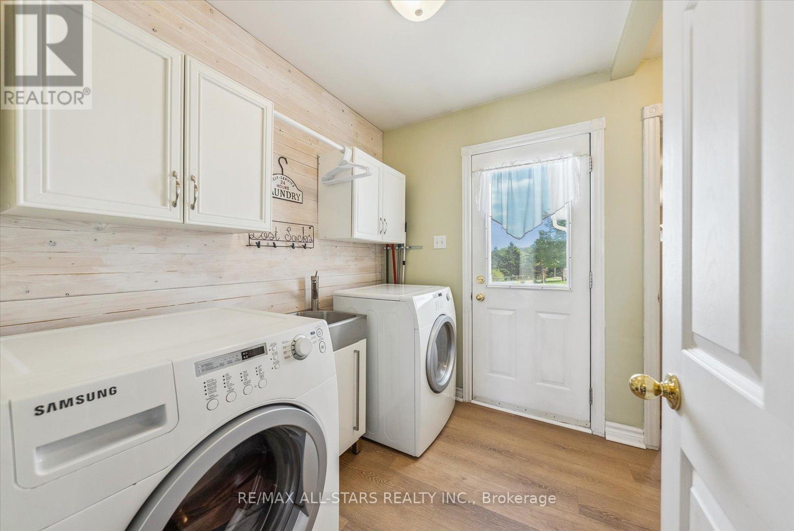 54 Marlow Circle, Springwater, Ontario  L0L 1V0 - Photo 37 - S12208019