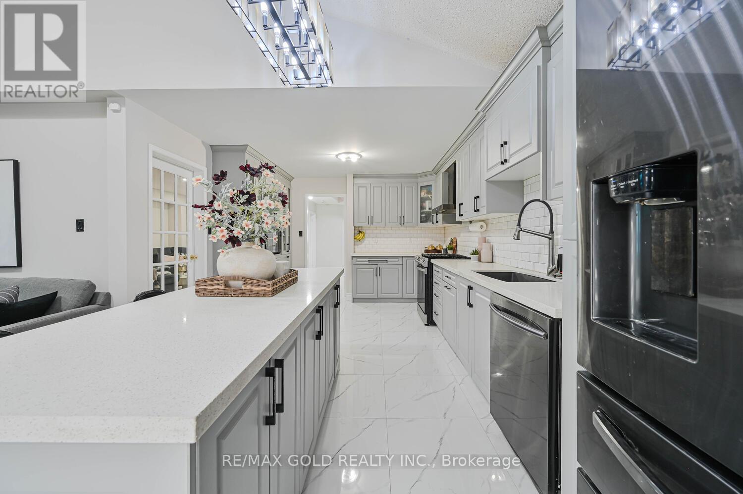 111 Mint Leaf Boulevard, Brampton, Ontario  L6R 2Y9 - Photo 5 - W12204471