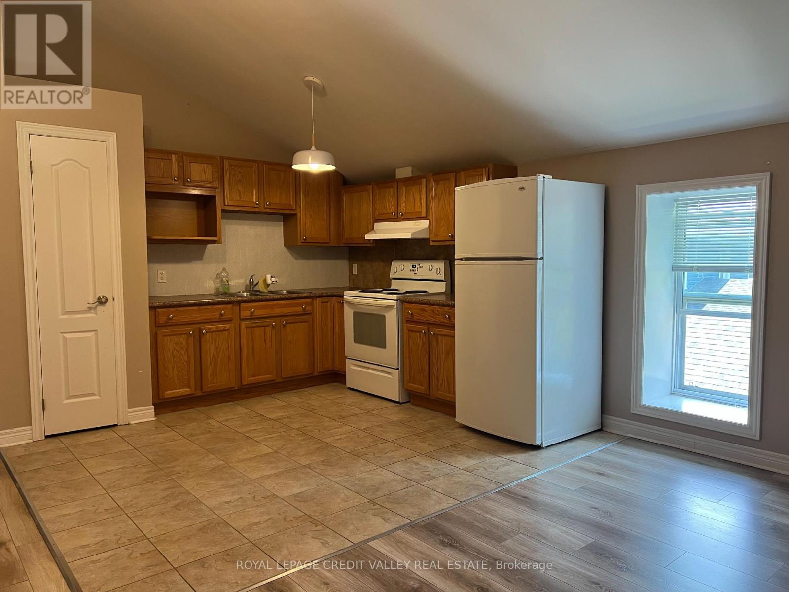41b Upper - 41-43 Church Street E, Halton Hills, Ontario  L7J 1K6 - Photo 8 - W12206567