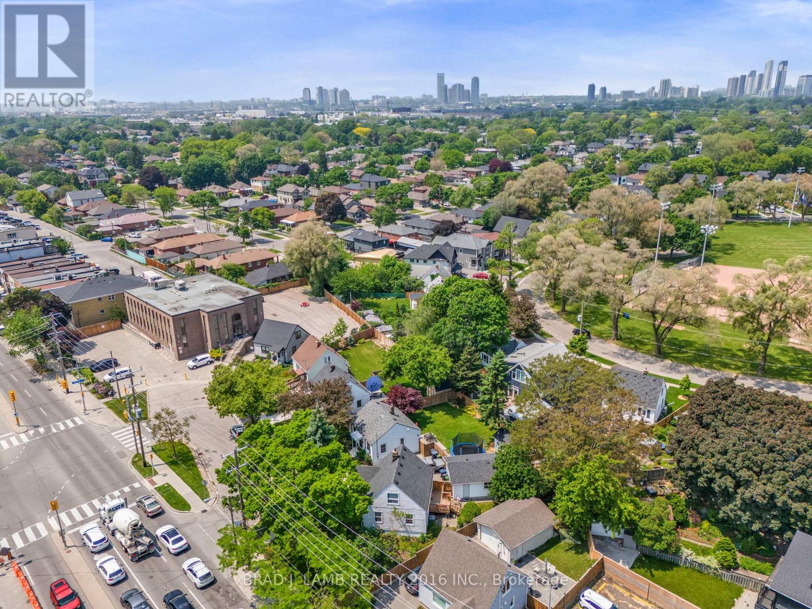 794 The Queensway, Toronto, Ontario  M8Z 1N5 - Photo 19 - W12207714