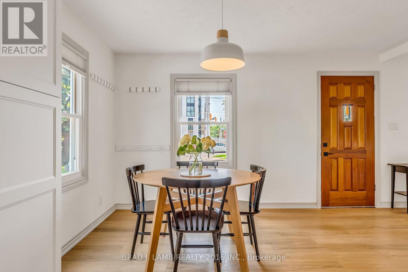 794 The Queensway, Toronto, Ontario  M8Z 1N5 - Photo 2 - W12207714