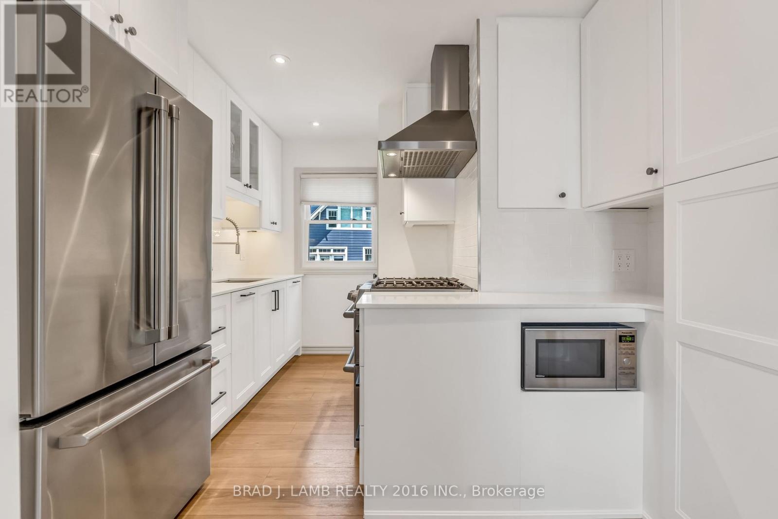 794 The Queensway, Toronto, Ontario  M8Z 1N5 - Photo 3 - W12207714