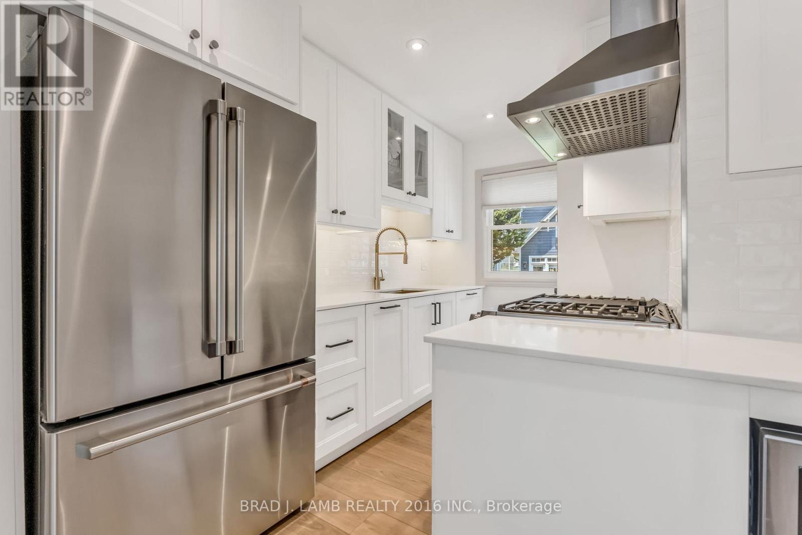 794 The Queensway, Toronto, Ontario  M8Z 1N5 - Photo 4 - W12207714