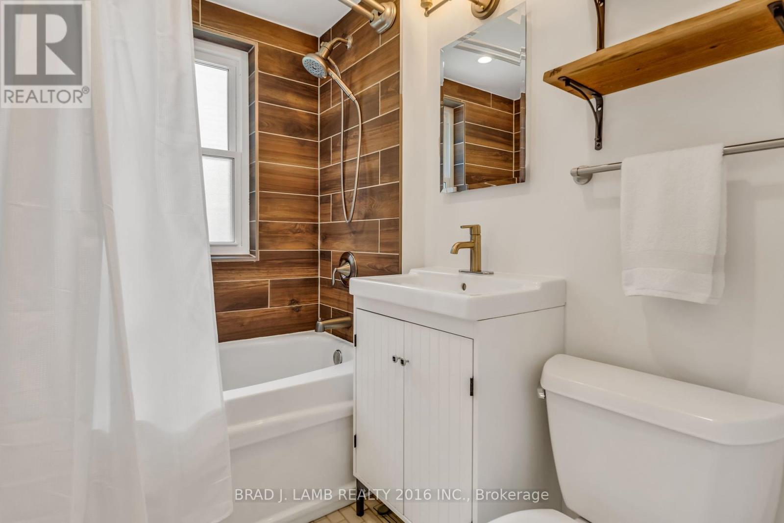 794 The Queensway, Toronto, Ontario  M8Z 1N5 - Photo 8 - W12207714