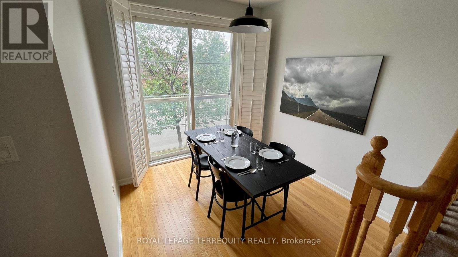 152 - 165 Hampshire Way, Milton (De Dempsey), Ontario  L9T 8M7 - Photo 2 - W12207730