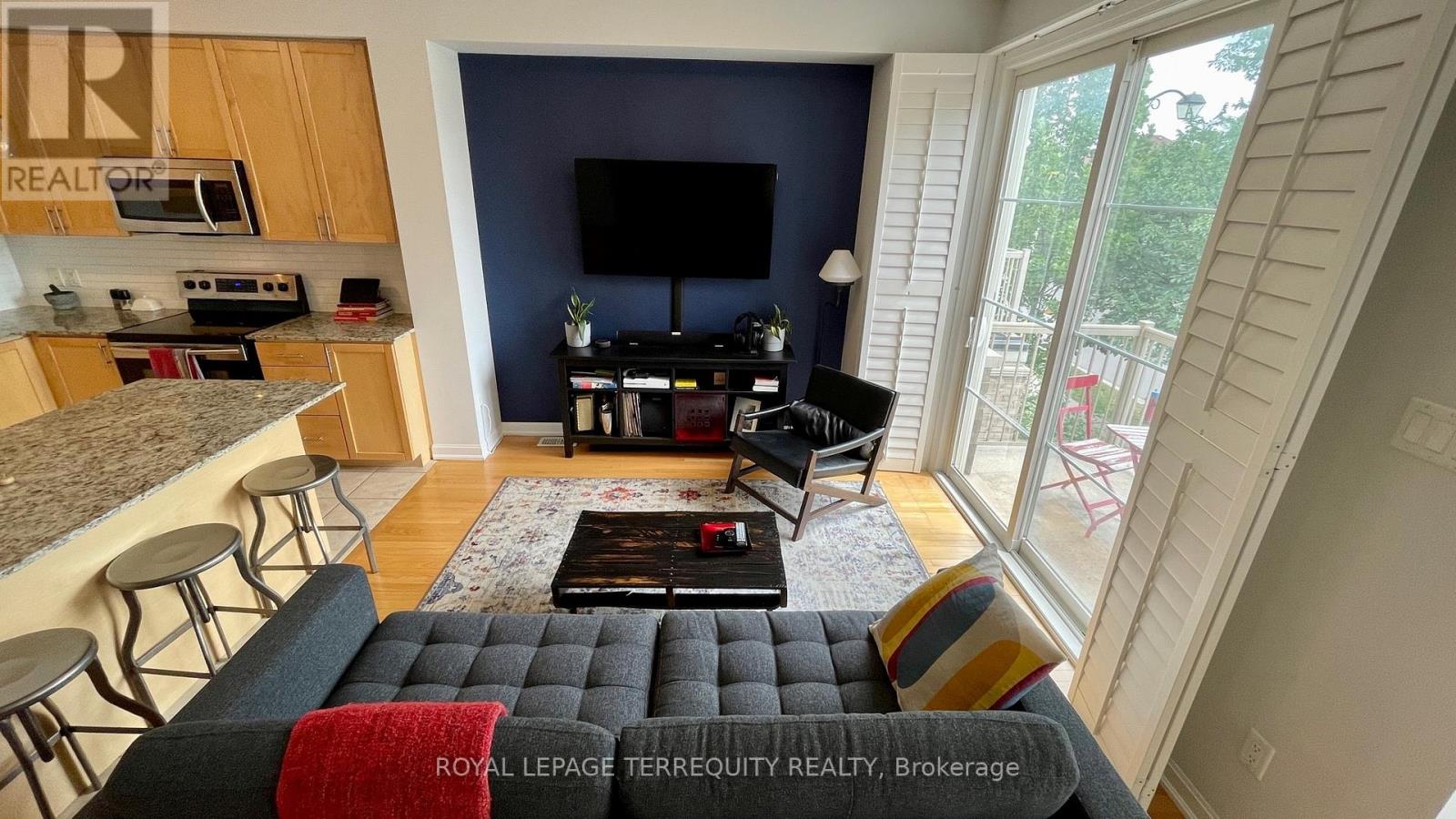152 - 165 Hampshire Way, Milton (De Dempsey), Ontario  L9T 8M7 - Photo 3 - W12207730