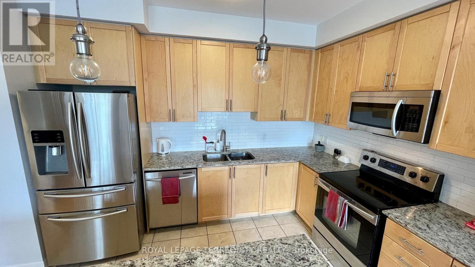 152 - 165 Hampshire Way, Milton (De Dempsey), Ontario  L9T 8M7 - Photo 8 - W12207730