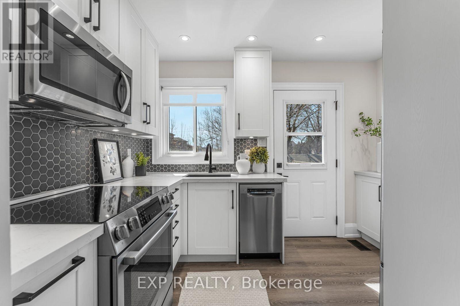 75 Alder Crescent, Toronto (Long Branch), Ontario  M8W 1E1 - Photo 14 - W12207747