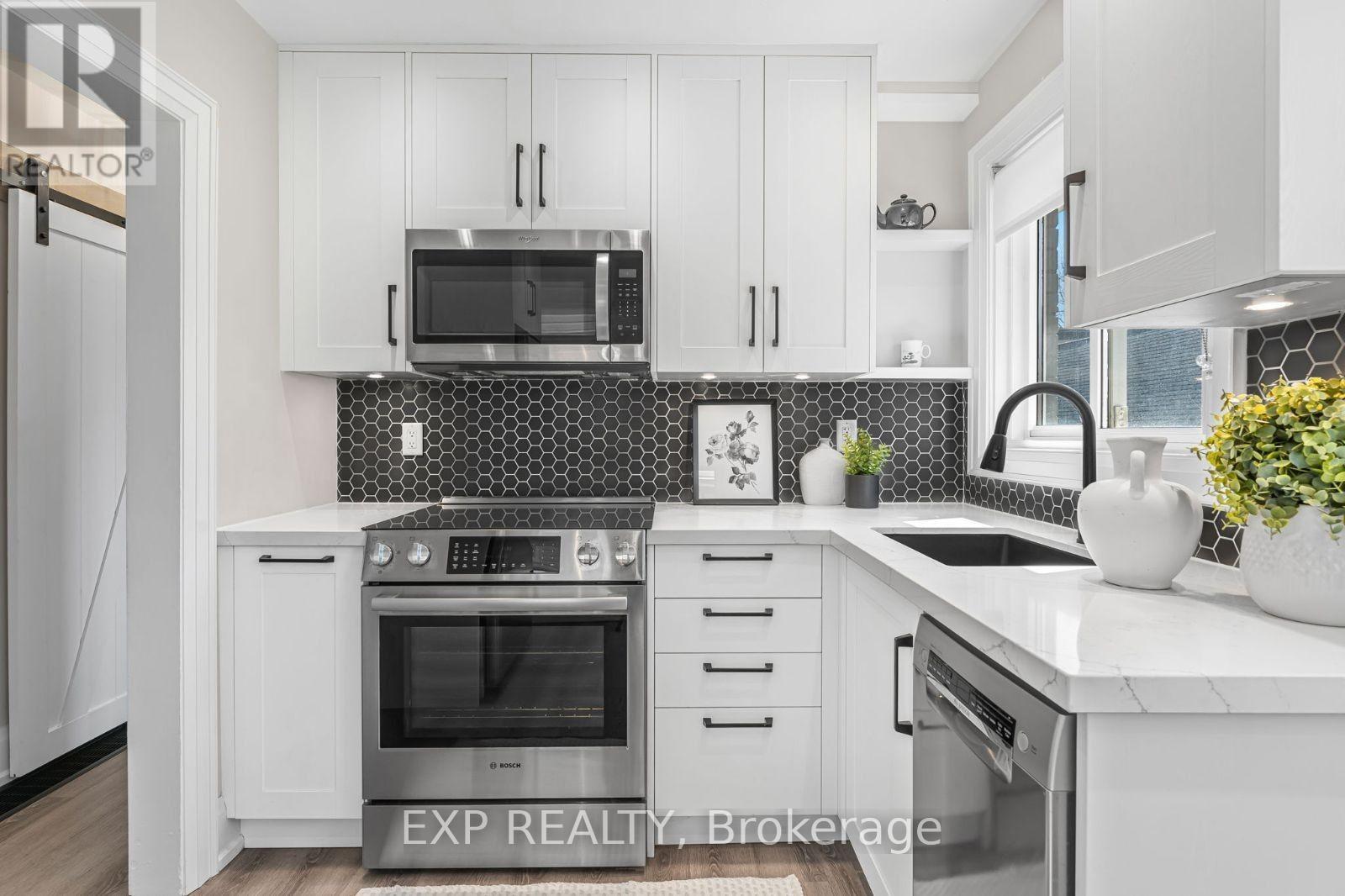75 Alder Crescent, Toronto (Long Branch), Ontario  M8W 1E1 - Photo 17 - W12207747