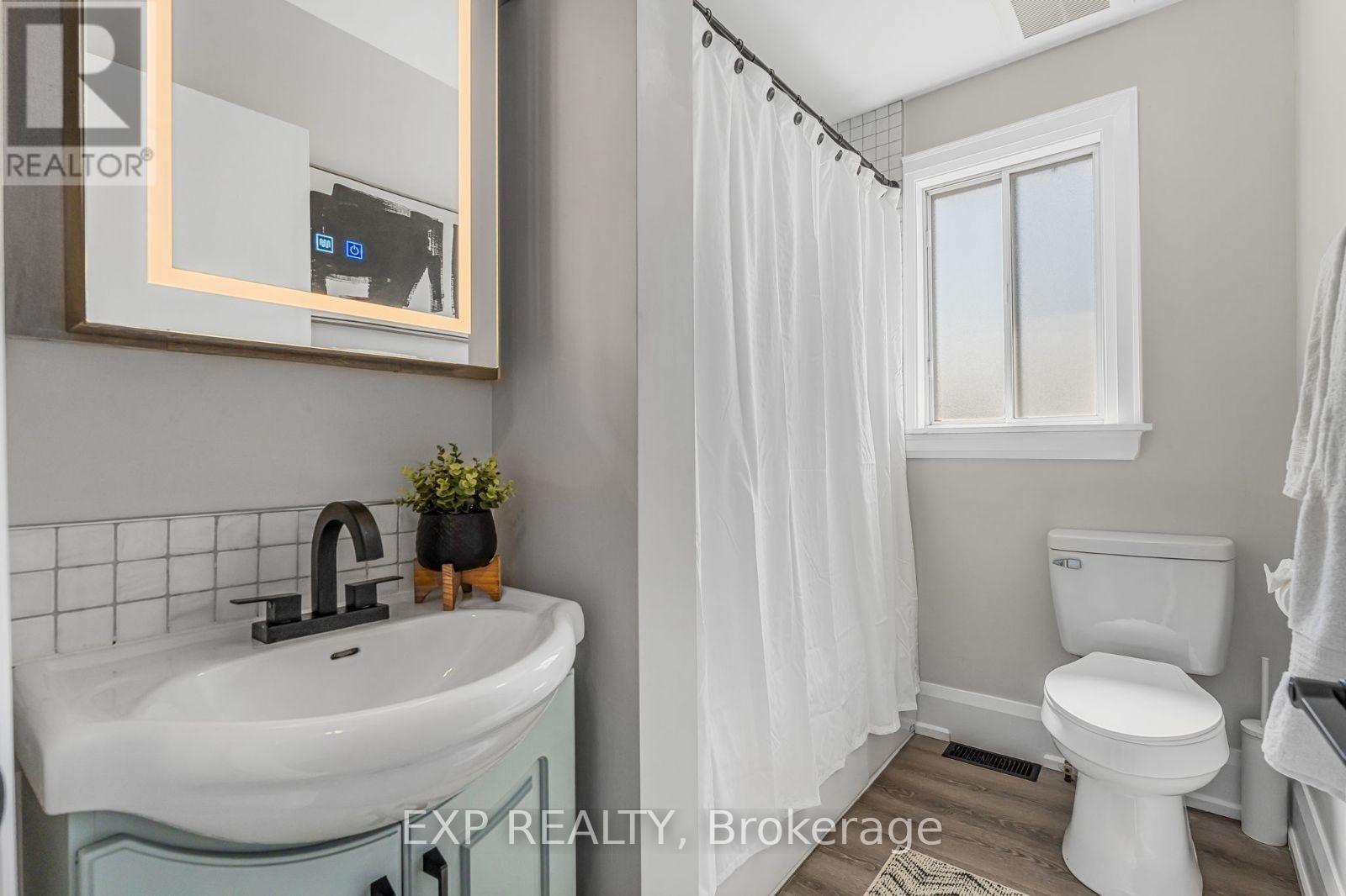 75 Alder Crescent, Toronto (Long Branch), Ontario  M8W 1E1 - Photo 8 - W12207747
