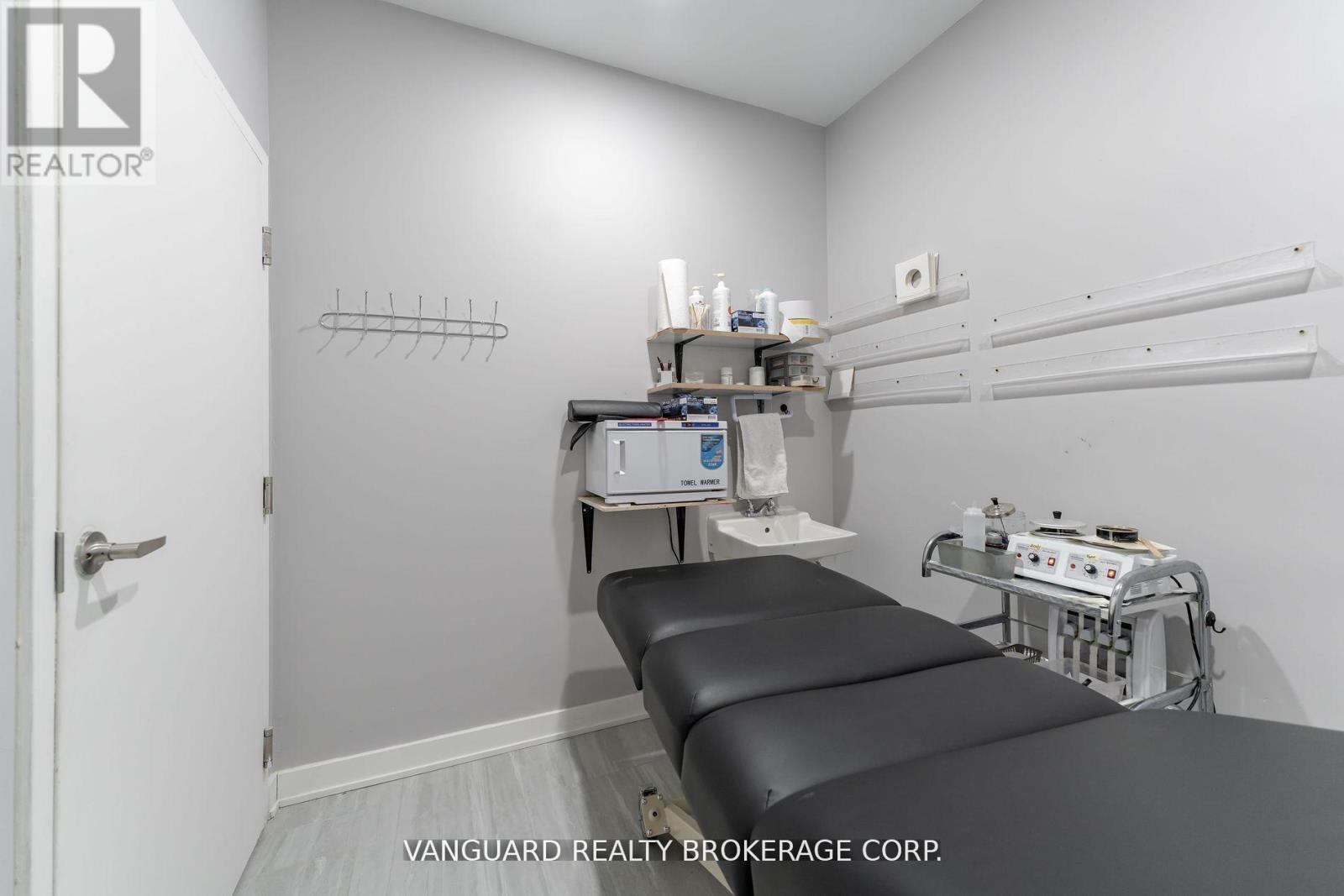 Main Floor - 1705-1707 Jane Street, Toronto (Rustic), Ontario  M9N 2S3 - Photo 8 - W12207753