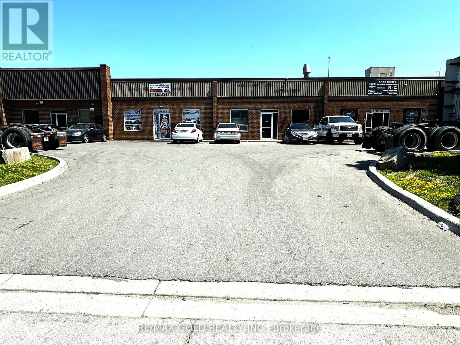 #10 - 7517 Bren Road, Mississauga, Ontario  L4T 3V4 - Photo 3 - W12207821