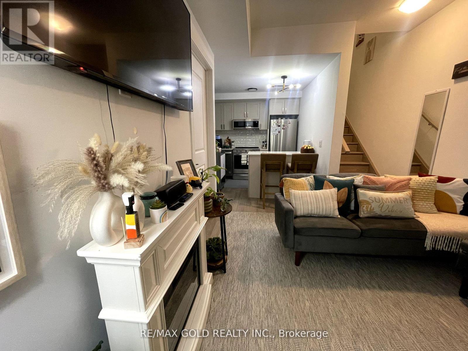 102 - 1115 Douglas Mccurdy Comm Drive E, Mississauga, Ontario  L5G 0C6 - Photo 3 - W12207906