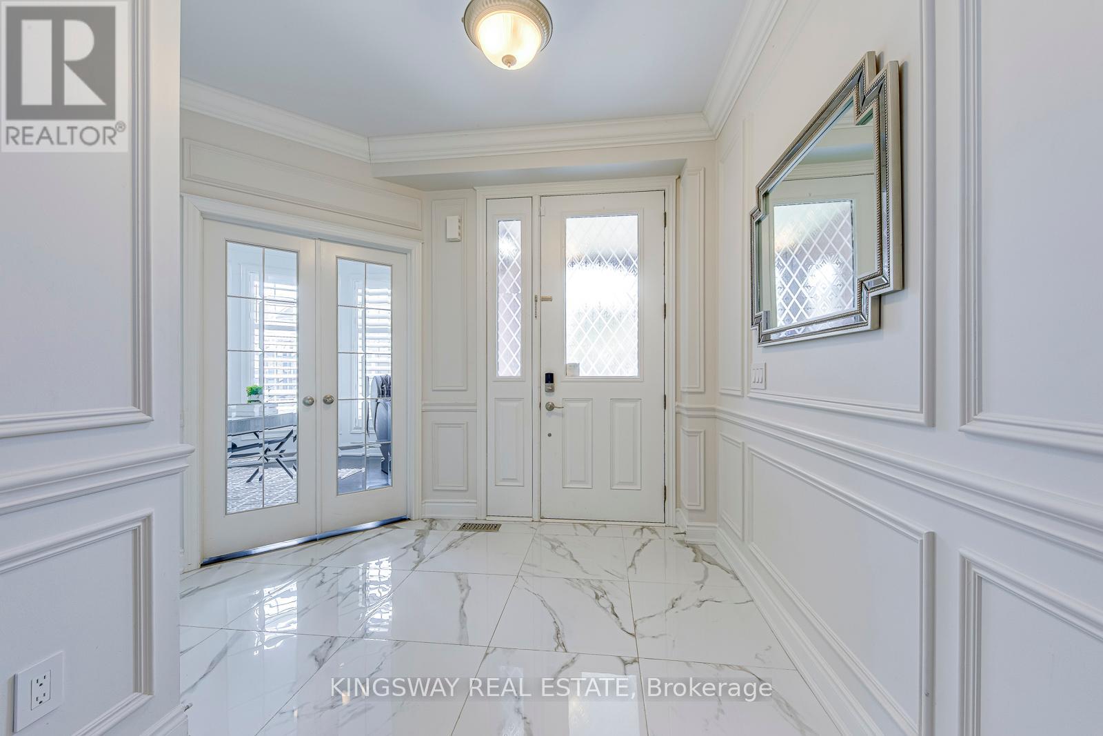 3232 Larry Crescent, Oakville, Ontario  L6M 0T1 - Photo 2 - W12207907